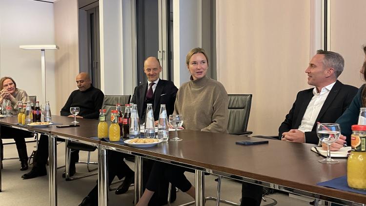 Hans Bellstedt, Anja Schulz, MdB und Maximilian Beck, Vorstandsvorsitzender IDEAL Versicherung